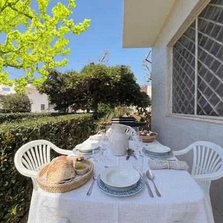 The White House 100 Mt Dal Mare By Diddoi Casa vacanze Torre Suda