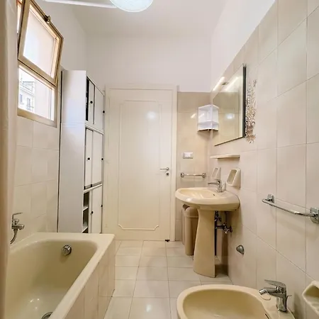 The White House 100 Mt Dal Mare By Diddoi Casa vacanze Torre Suda
